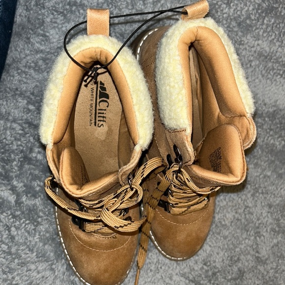 Cliff by White Mountain - Picture 4 of 5